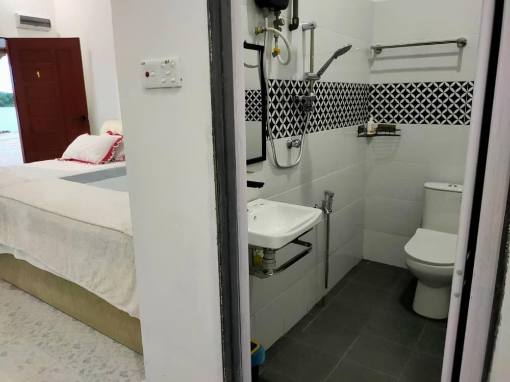Roomstay Tokbah Demuara Kuala Besut Εξωτερικό φωτογραφία